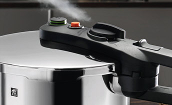 Zwilling pressure cookers with accessoires