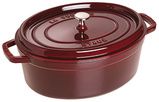 Staub Oval Cocotte, cast-iron enameled, grenadine red