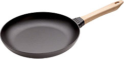 Staub frying pan with wooden handle, black