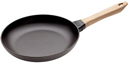 Staub frying pan with wooden handle, black
